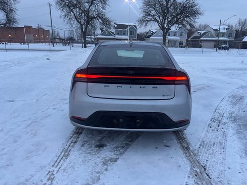 Used 2025 Toyota Prius XLE image 7