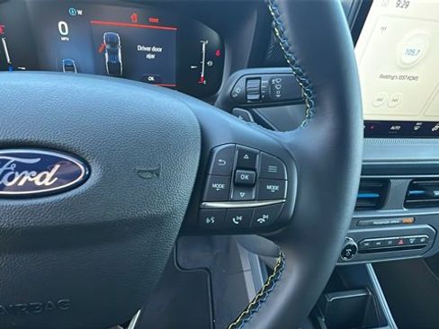 New 2025 Ford Maverick Lobo image 28