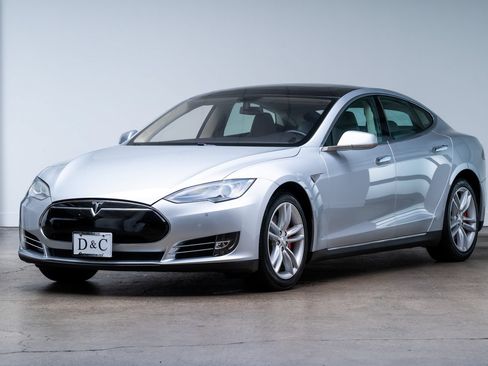 Used 2014 Tesla Model S 85 RWD image 3