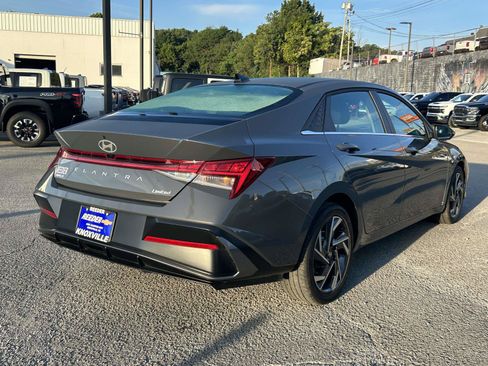 Used 2025 Hyundai Elantra Limited FWD image 7
