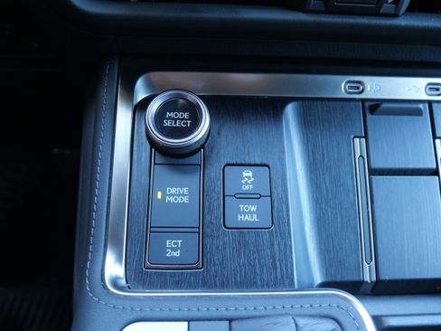 Used 2024 Lexus GX 550 image 20