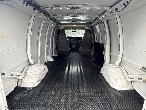 Used 2022 Chevrolet Express 2500 RWD image 18