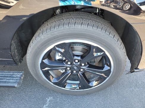 Used 2024 Ford Expedition Limited image 38