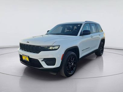 Used 2025 Jeep Grand Cherokee Altitude