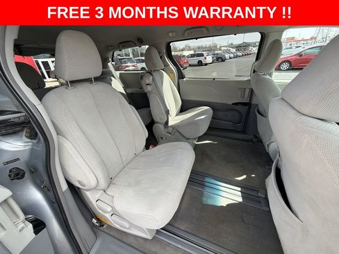 Used 2014 Toyota Sienna LE image 21