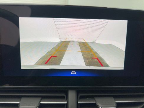 Certified 2024 Chevrolet Trax LT w/ Sunroof Package image 23