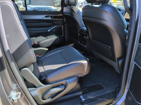 New 2026 Jeep Grand Wagoneer 4WD image 19