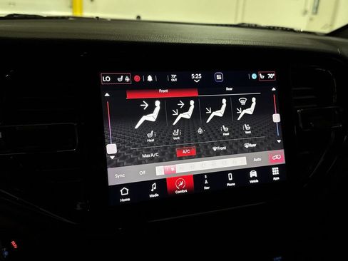 Used 2021 Dodge Durango R/T w/ Blacktop Package AWD/4WD image 16