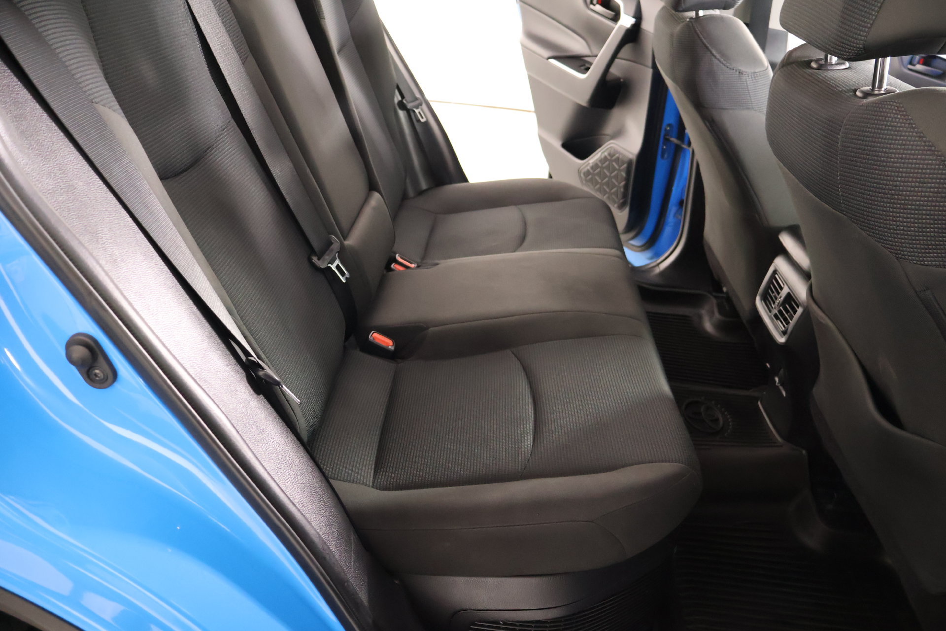 Used 2021 Toyota RAV4 LE AWD/4WD image 13