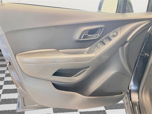 Certified 2021 Chevrolet Trax LS w/ Tint and Cruise Package image 11