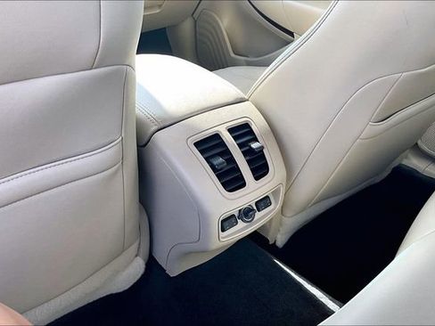 Used 2017 Ford Taurus Limited image 10