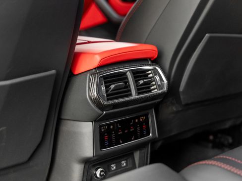 Used 2022 Lamborghini Urus AWD/4WD image 37