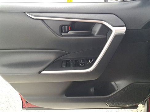 Used 2020 Toyota RAV4 LE image 21