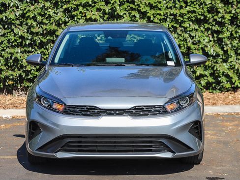 Used 2023 Kia Forte LXS FWD image 2