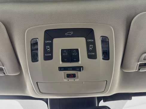 Certified 2025 Toyota Sienna XLE FWD image 24