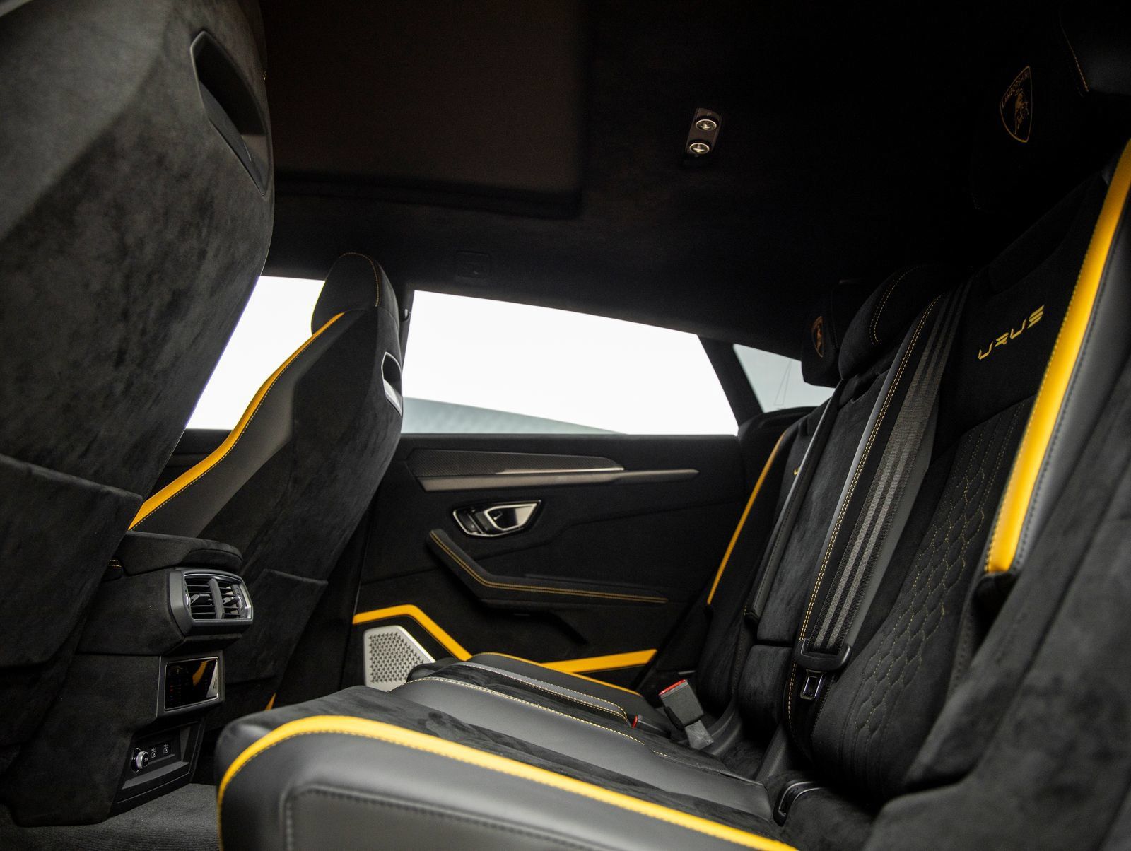 Used 2024 Lamborghini Urus Performante AWD/4WD image 43