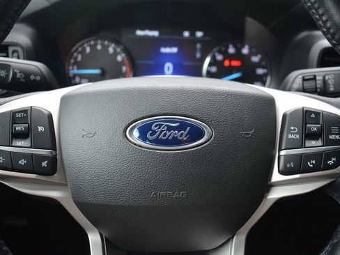 Used 2022 Ford Explorer XLT AWD/4WD image 11