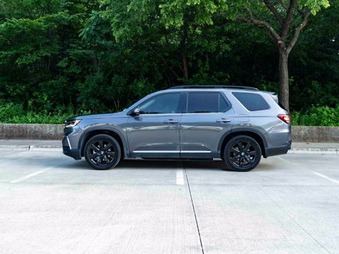 Used 2025 Honda Pilot Touring image 6