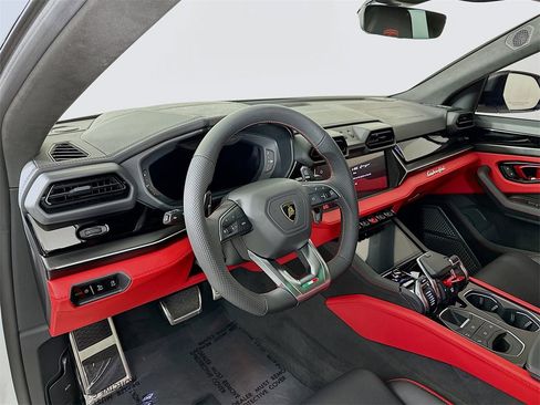 Used 2025 Lamborghini Urus SE image 9