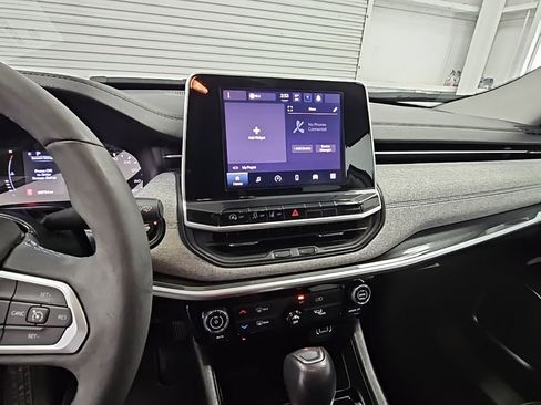 Used 2022 Jeep Compass Latitude image 13