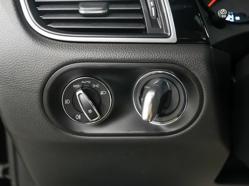 Used 2018 Porsche Macan AWD/4WD image 24