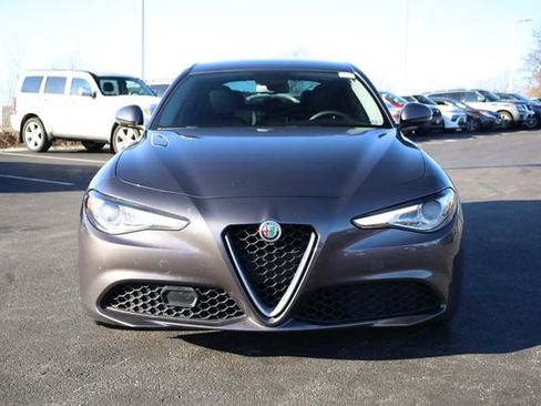 Used 2018 Alfa Romeo Giulia AWD image 3