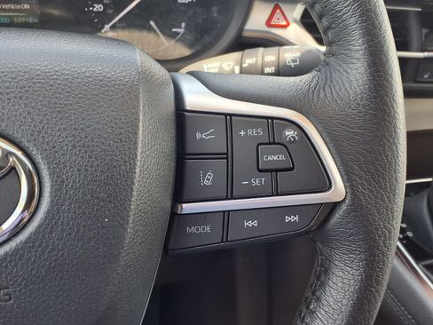 Certified 2023 Toyota Sienna XLE FWD image 24