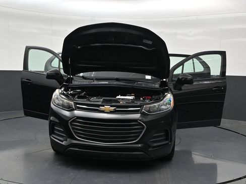 Used 2021 Chevrolet Trax LS FWD image 41