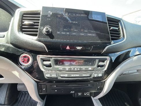 Used 2019 Honda Pilot Touring image 16