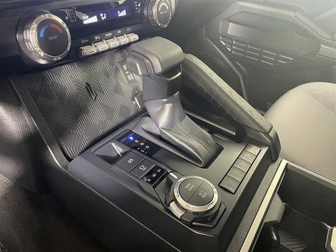 Certified 2025 Toyota Tacoma SR5 AWD/4WD image 20