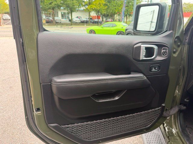 Used 2023 Jeep Wrangler Unlimited Sahara w/ Cold Weather Group AWD/4WD image 8
