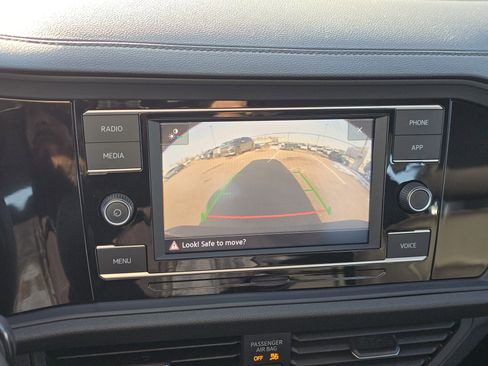 Certified 2023 Volkswagen Jetta SE w/ Panoramic Sunroof Package image 23