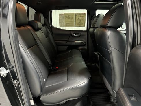 Used 2022 Toyota Tacoma Limited image 26
