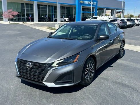 Used 2025 Nissan Altima 2.5 SV FWD image 30