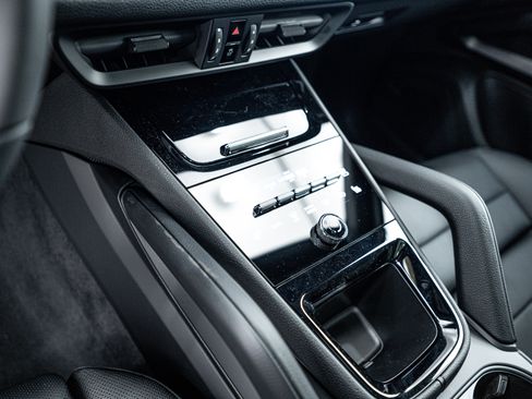 New 2025 Porsche Cayenne E-Hybrid image 14