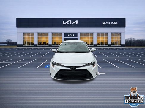 Used 2025 Toyota Corolla LE image 2