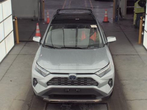 Used 2022 Toyota RAV4 Limited image 2