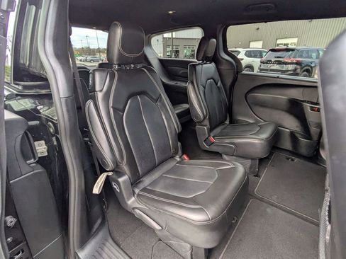 Used 2024 Chrysler Pacifica Touring-L w/ S Appearance Package image 28
