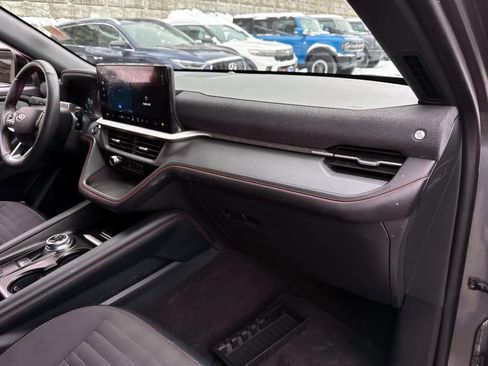 Used 2025 Ford Explorer ST-Line w/ ST-Line Street Pack image 9