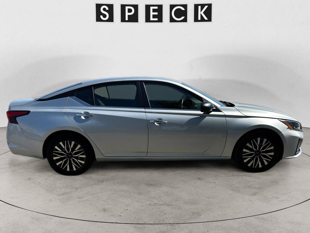 Used 2024 Nissan Altima 2.5 SV FWD image 6