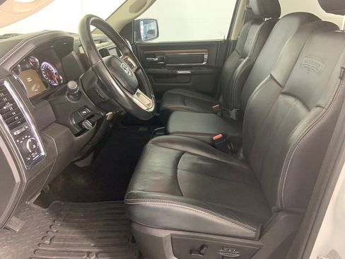 Used 2019 RAM 1500 Laramie AWD/4WD image 17