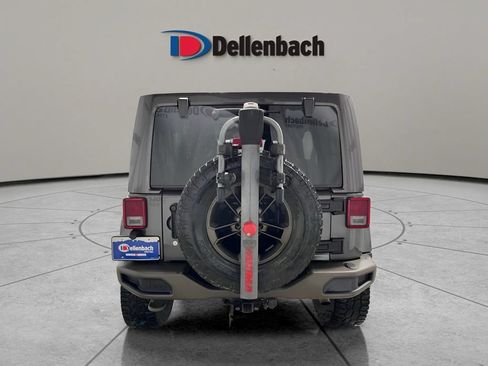 Used 2016 Jeep Wrangler Unlimited Sahara AWD/4WD image 3