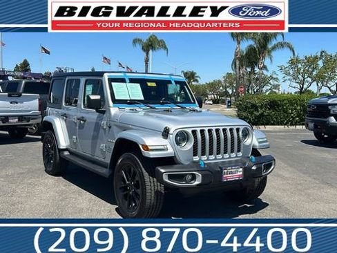 Used 2023 Jeep Wrangler Unlimited Sahara w/ Cold Weather Group AWD/4WD image 1