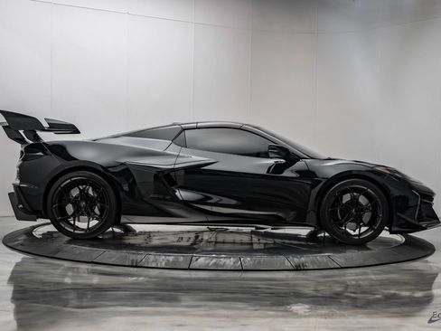 Used 2025 Chevrolet Corvette Z06 RWD image 27