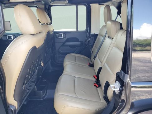 Used 2019 Jeep Wrangler Unlimited Rubicon AWD/4WD image 10