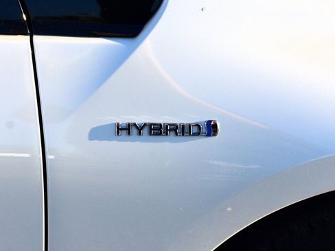 Used 2017 Toyota Prius Four Touring w/ Protection Package image 8