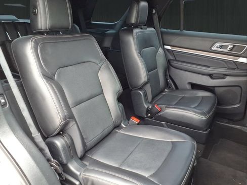 Used 2018 Ford Explorer Limited w/ Equipment Group 301A FWD image 13