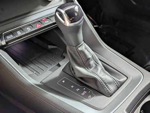 New 2025 Audi Q3 2.0T Premium image 24