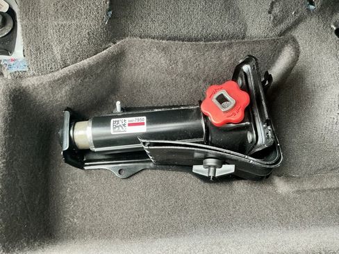 Used 2025 GMC Sierra 1500 SLT w/ SLT Premium Plus Package image 28