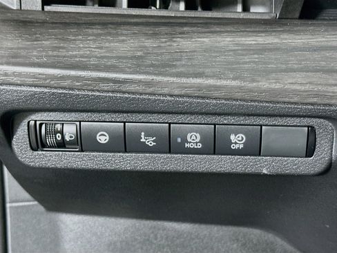 Used 2024 Nissan Ariya FWD image 17
